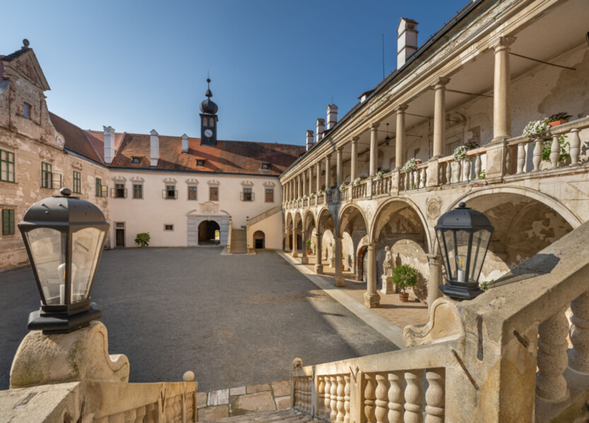 Státní zámek Uherčice Státní zámek Uherčice